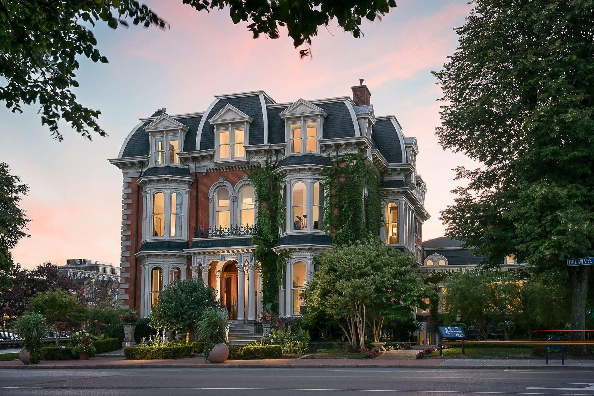 Отель The Mansion On Delaware Avenue Буффало Экстерьер фото